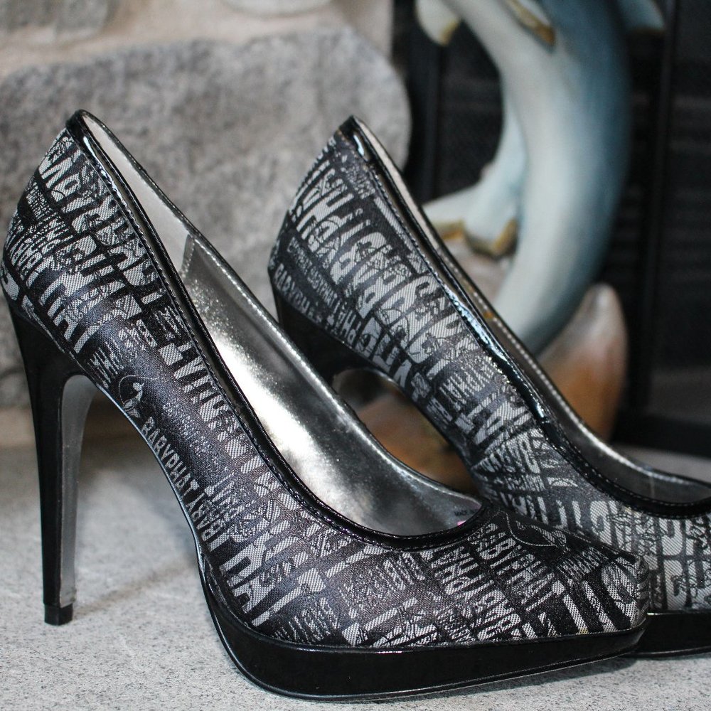 Baby Phat Giselle Foil High Heels size 6 NWOT - Picture 3 of 8